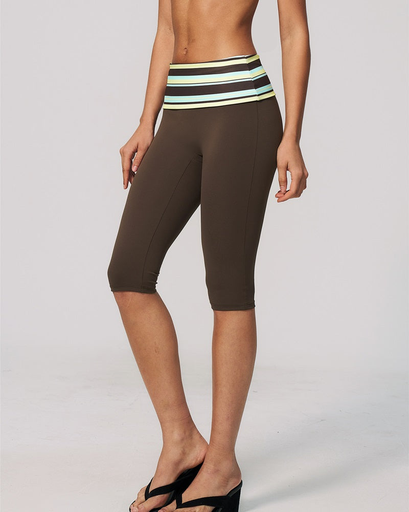 Vyla™ Contrast Polka Dot Foldover Waist Capri Leggings