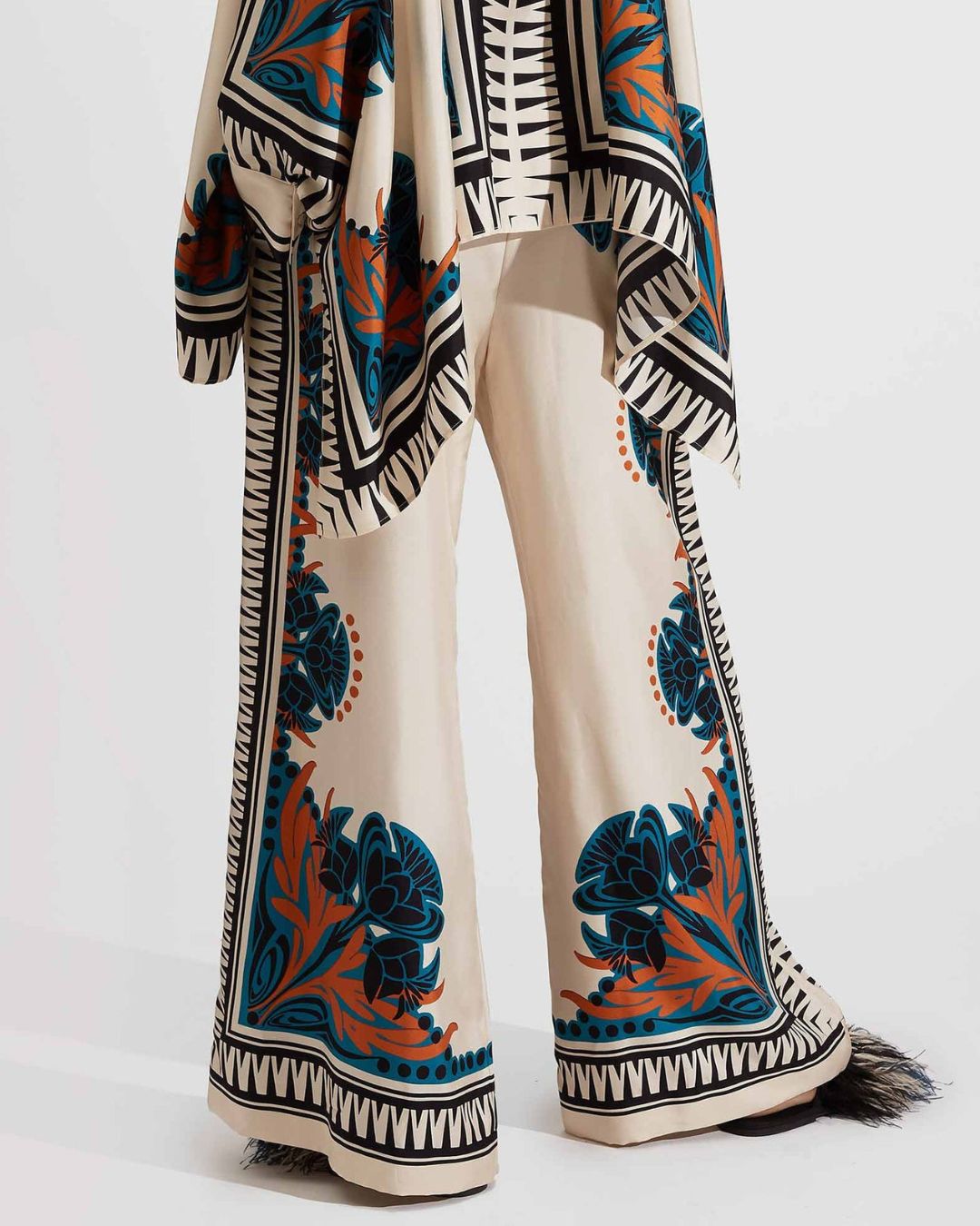Vyla™ Ivory and Teal Printed Elegant Flowy Caftan Set