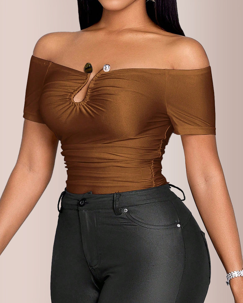 Vyla™ Off-Shoulder Metal Hardware Ruched Slim Fit T-Shirt