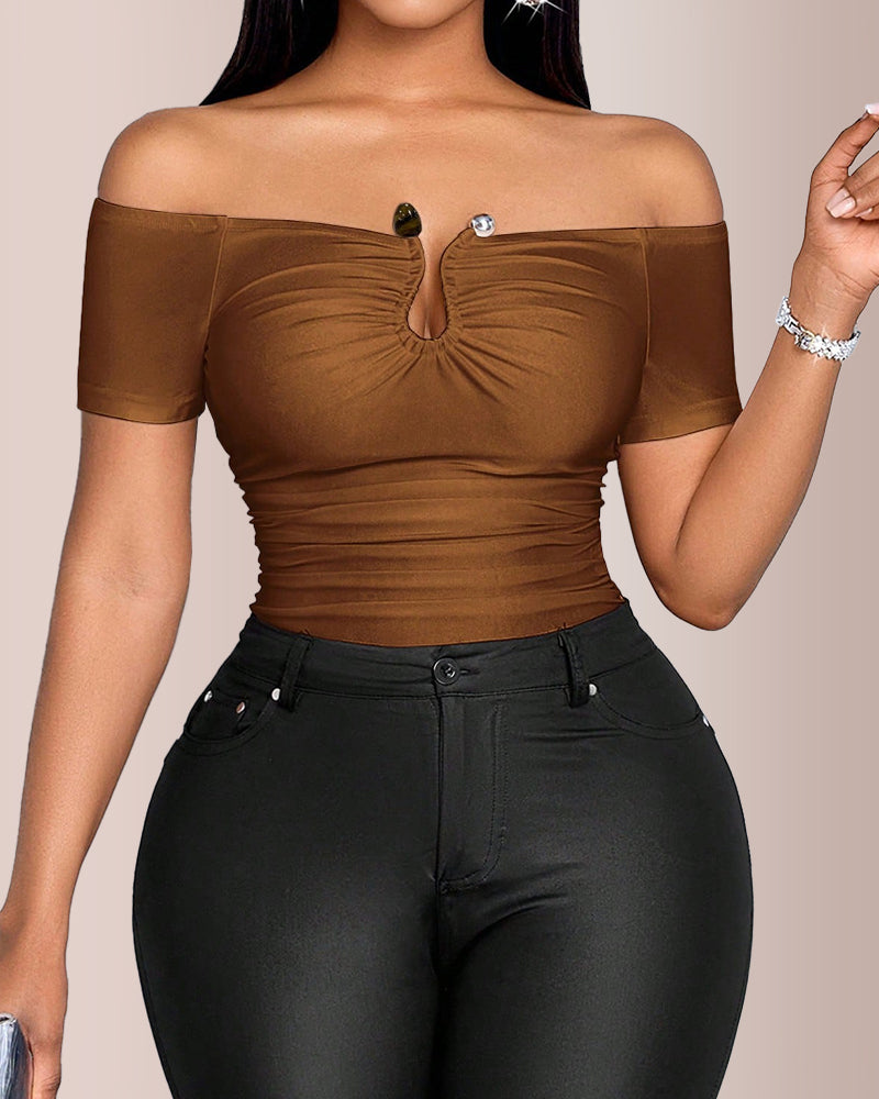 Vyla™ Off-Shoulder Metal Hardware Ruched Slim Fit T-Shirt