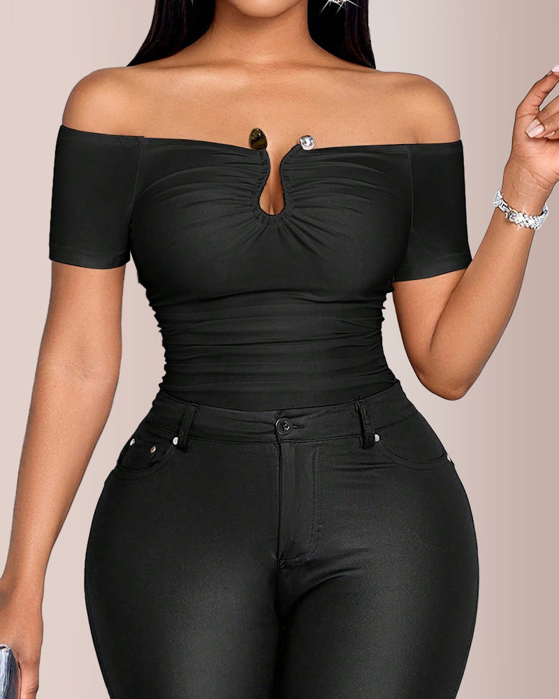 Vyla™ Off-Shoulder Metal Hardware Ruched Slim Fit T-Shirt