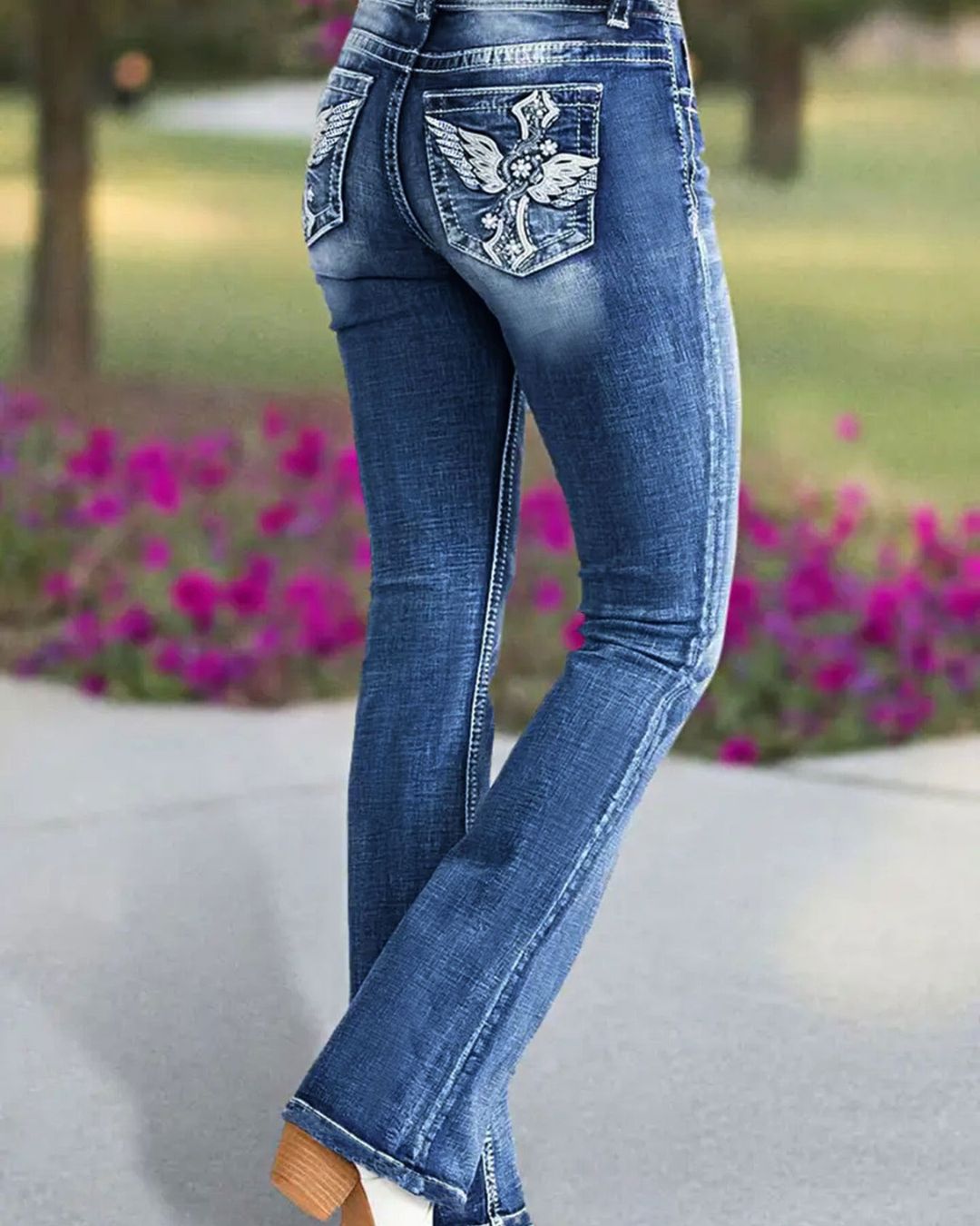 Vyla™ Embroidered Mid-Rise Flared Jeans