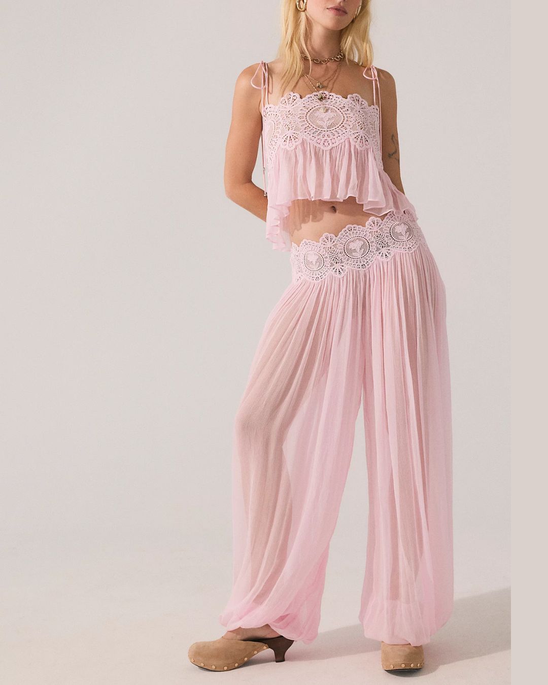 Vyla™ Slim Fit Ruffle Trim Open-Back Chiffon Set